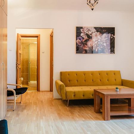Romanian Athenaeum 1Br Apartment With Amazing View บูคาเรสต์ ภายนอก รูปภาพ