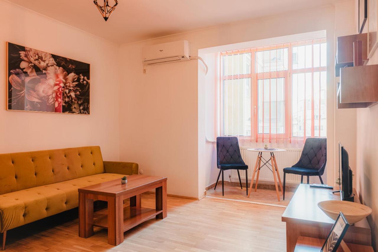 Romanian Athenaeum 1Br Apartment With Amazing View บูคาเรสต์ ภายนอก รูปภาพ