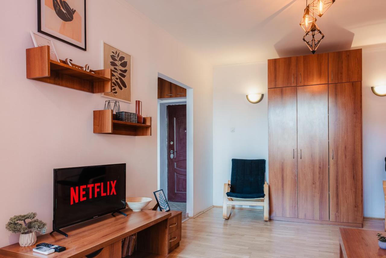Romanian Athenaeum 1Br Apartment With Amazing View บูคาเรสต์ ภายนอก รูปภาพ