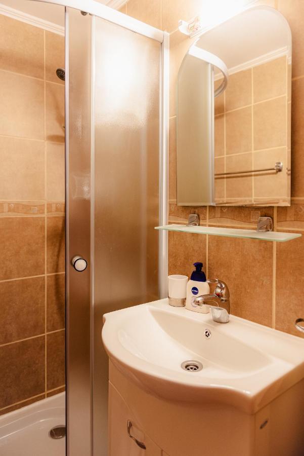Romanian Athenaeum 1Br Apartment With Amazing View บูคาเรสต์ ภายนอก รูปภาพ